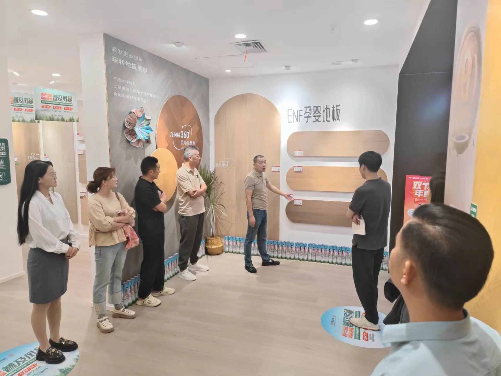 82萬(wàn)超強(qiáng)大單！世友客廳地板客臥通鋪普及風(fēng)暴火力全開(kāi)！